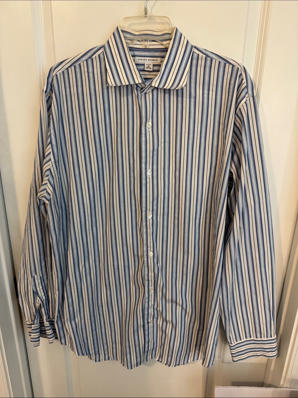 Banana Republic Men’s Blue and White Vertical Stripe Dress Shirt - Picture 6 of 7